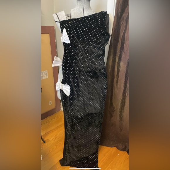 Revolve Majorelle x Bridget Dress - Picture 1 of 5